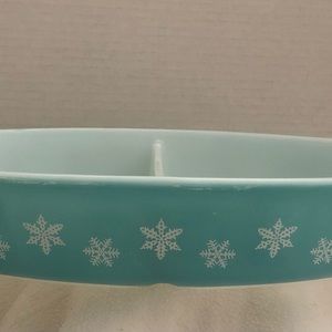 Vintage 1 1/2 quart turquoise snowflake divided serving dish